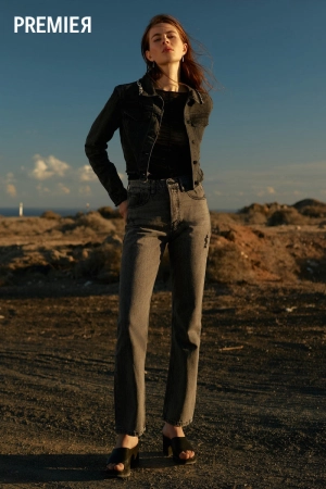 Lou Premier Ultra High Rise 90's Straight Leg Jeans