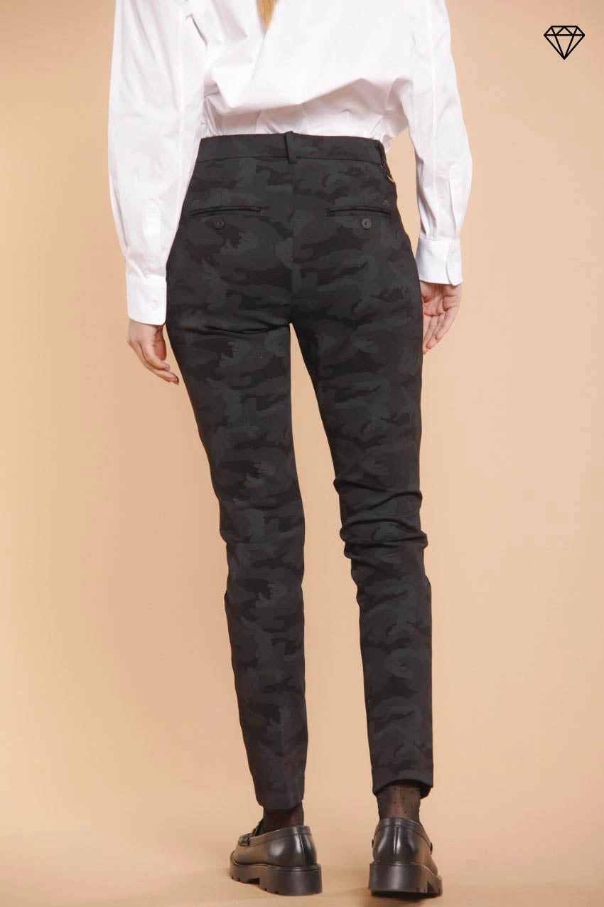 New York Slim women's chino pants in jersey with camouflage print ①